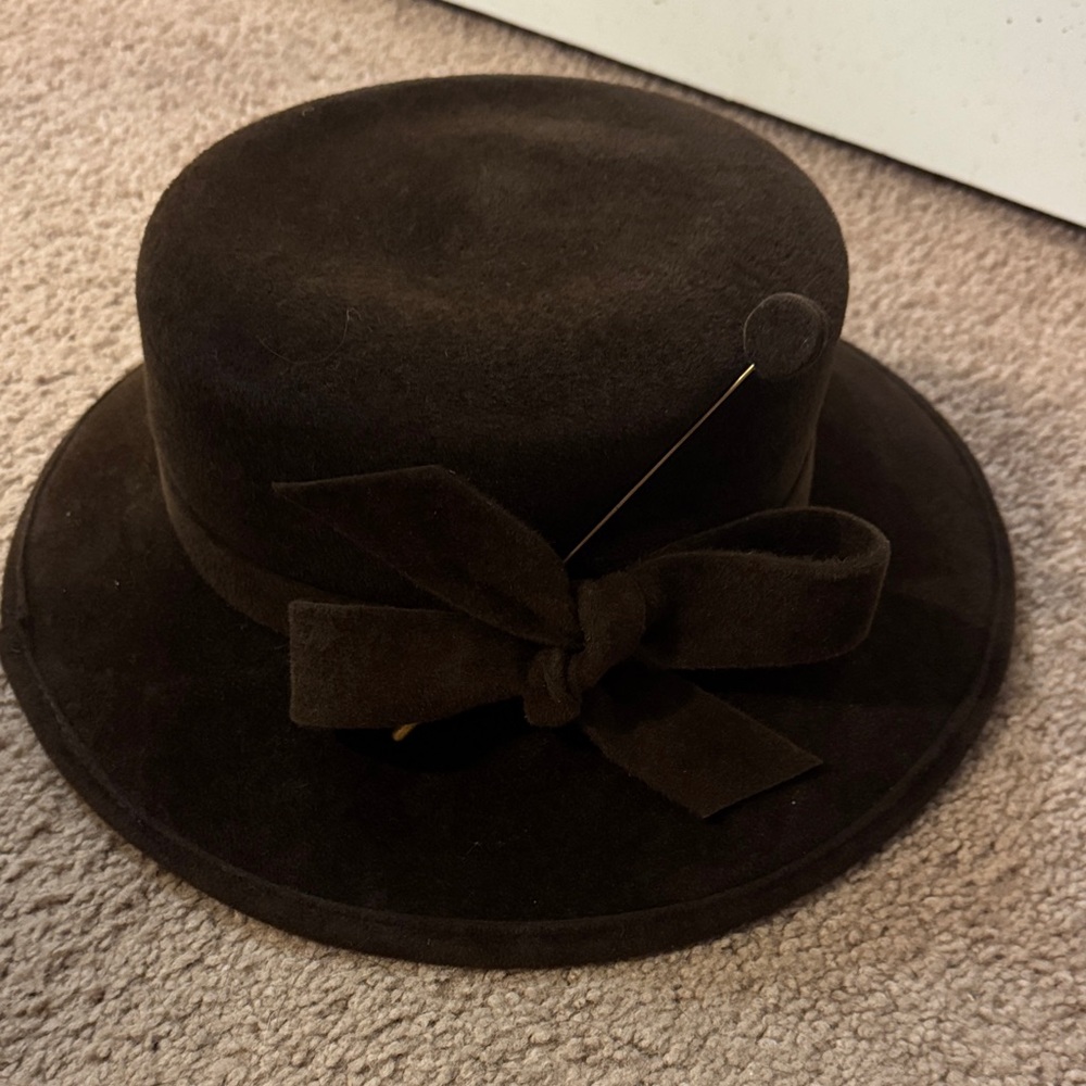 Chic Women's Brown Hat with Bow Accent